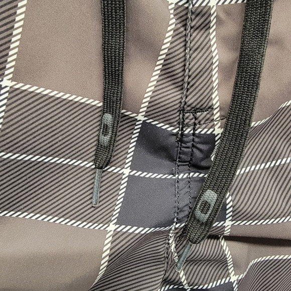 Oakley Board Shorts Mens Size 38 Gray Black Plaid Swim Trunks Amphibian - Picture 6 of 13